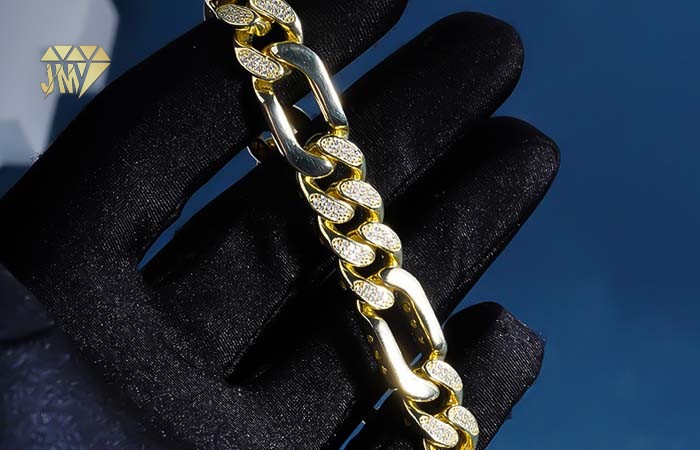 moissanite cuban link bracelet.jpg