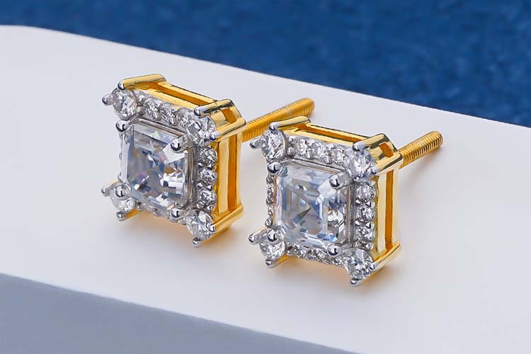 14k diamond stud earrings.jpg